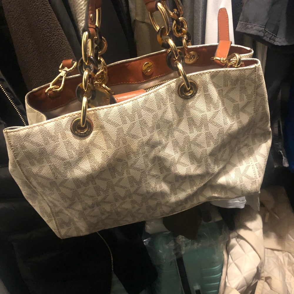 MICHAEL Michael Kors Cream and Gold Shoulder Bag